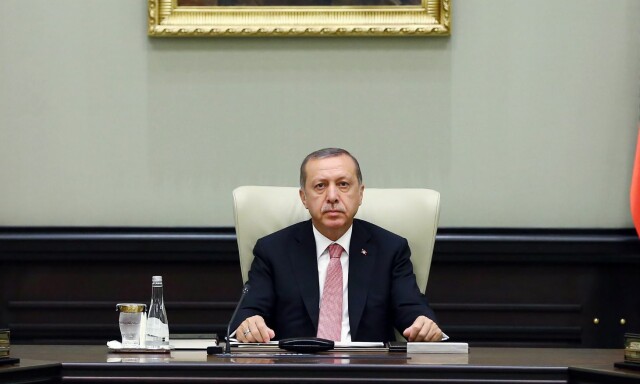 image: Erdogan skyr ingen midler for å få allmakt